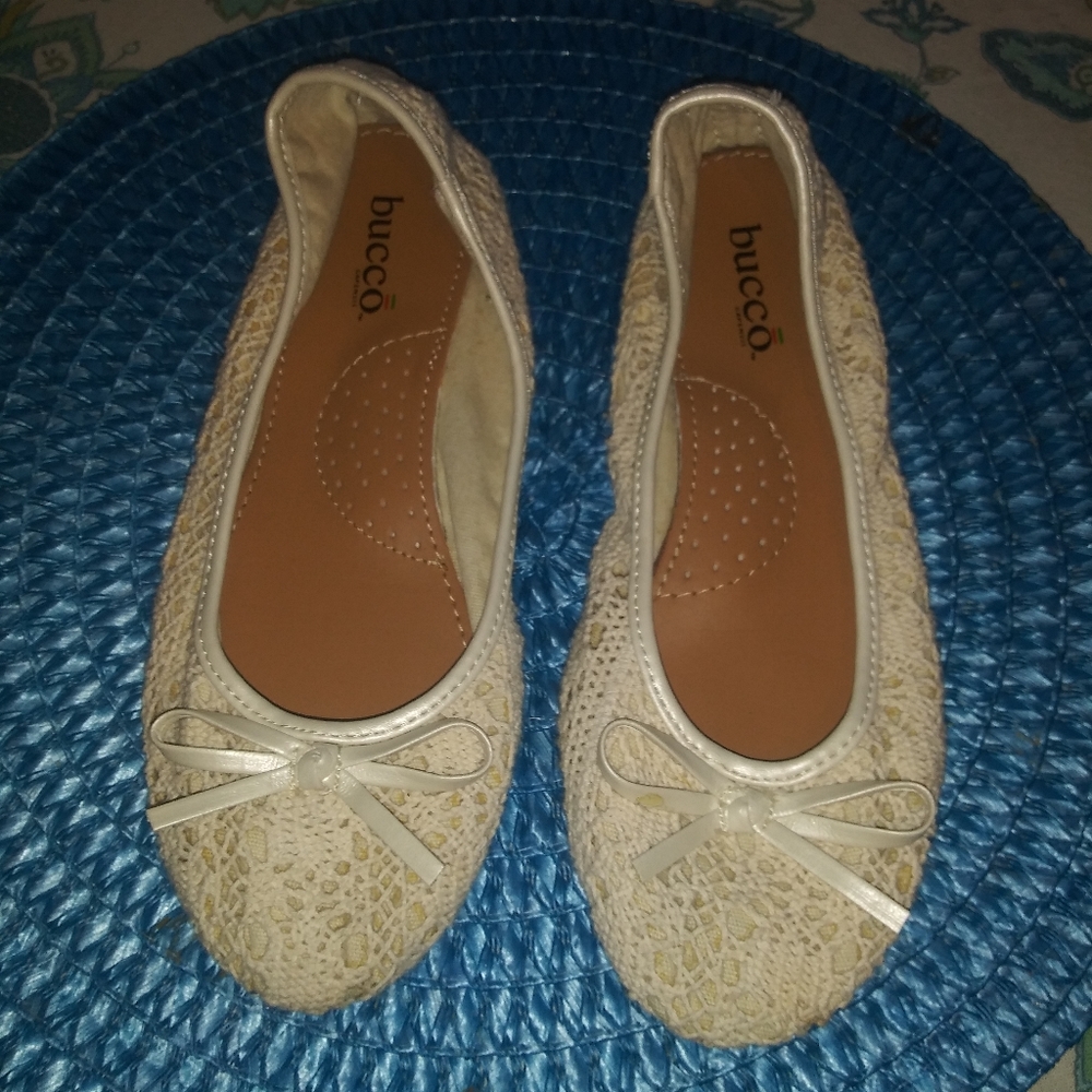 ***Cute Flats by Bucco***4 for $12***